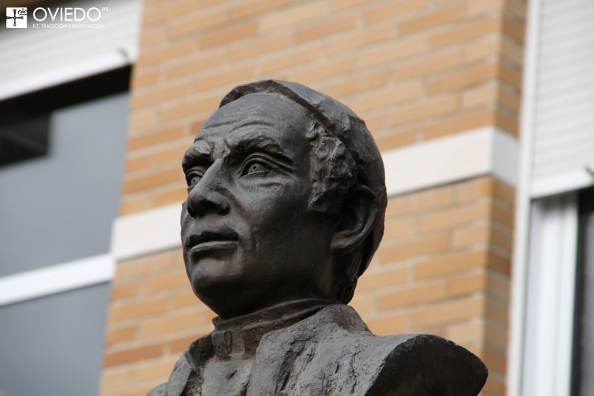 Escultura Padre Vinjoy